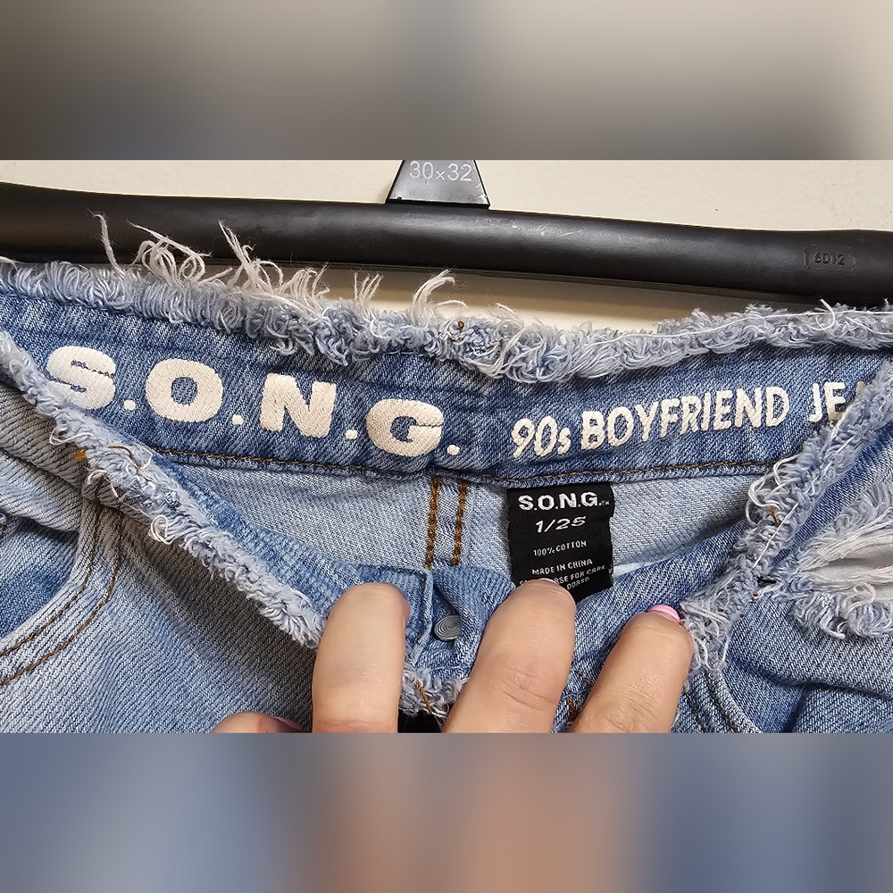 S.O.N.G.‎ 1/25 90s Boyfriend Jean light wash distressed fringe waist hem - Picture 3 of 5